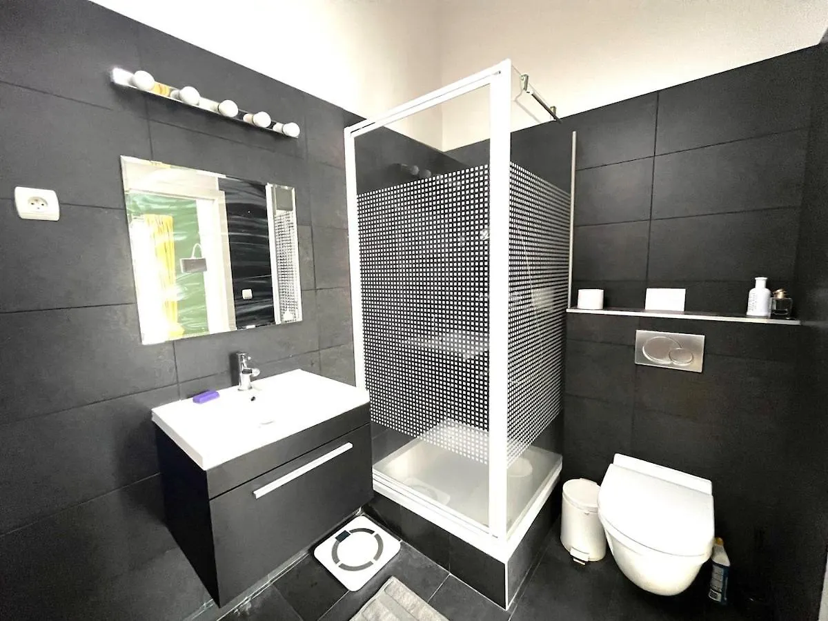 Beautiful Loft With Terrace - Midi Station - Flix Villa Brüksel